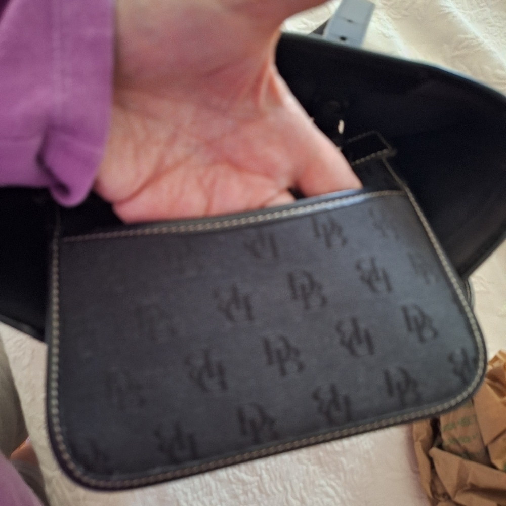 Dooney and bourke Vintage Leather & fabric bag. - Picture 7 of 12
